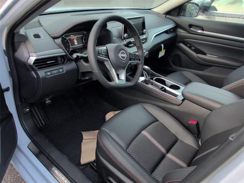 2025 Nissan Altima SR FWD