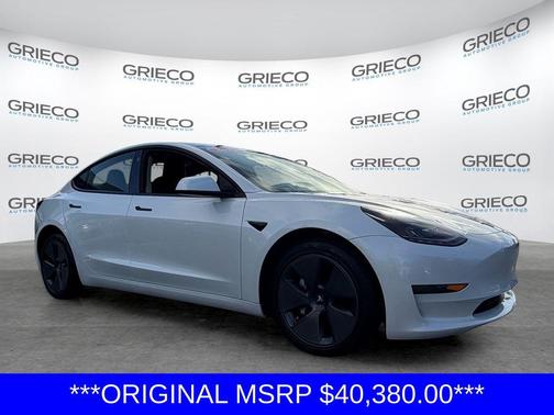 Pearl White Multi-Coat 2023 Tesla Model 3 Standard Range