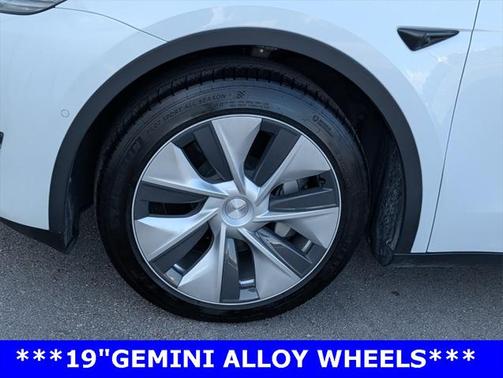 2022 Tesla Model Y Long Range Dual Motor All-Wheel Drive