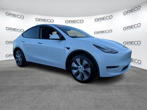 2022 Tesla Model Y Long Range Dual Motor All-Wheel Drive