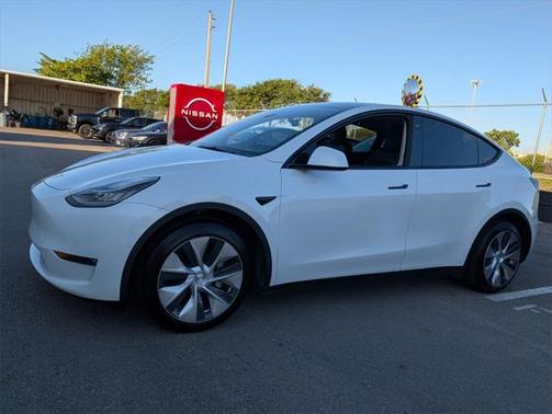 2022 Tesla Model Y Long Range Dual Motor All-Wheel Drive