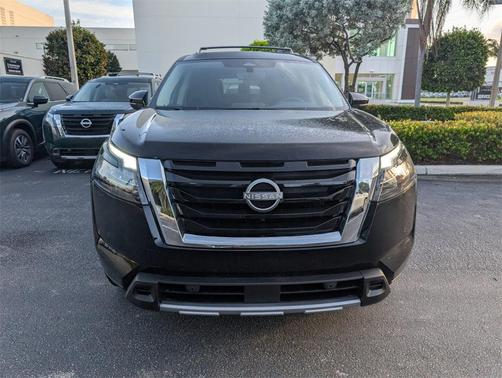 2025 Nissan Pathfinder SL FWD