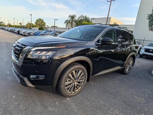 2025 Nissan Pathfinder SL FWD