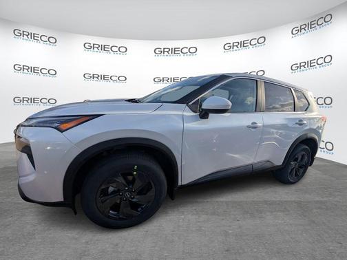 Everest White Pearl Tricoat 2026 Nissan Rogue SV