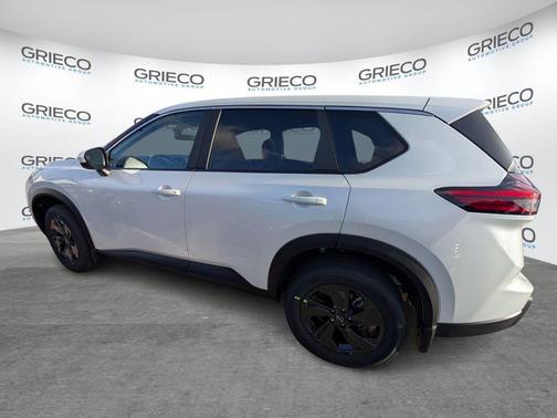 Everest White Pearl Tricoat 2026 Nissan Rogue SV