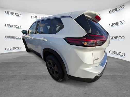 Everest White Pearl Tricoat 2026 Nissan Rogue SV