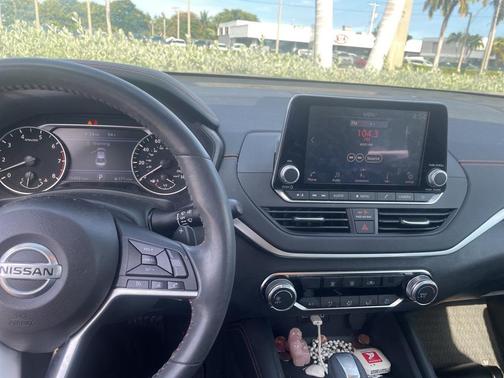 2022 Nissan Altima SR FWD
