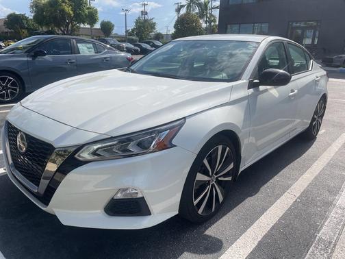 2022 Nissan Altima SR FWD