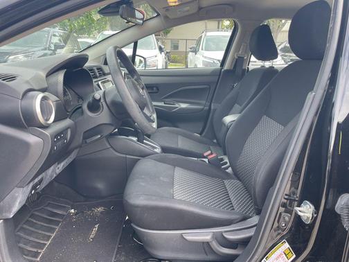 Super Black 2023 Nissan Versa 1.6 S
