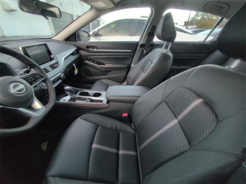 2025 Nissan Altima SR FWD