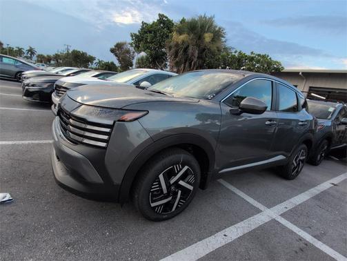 2025 Nissan Kicks SV