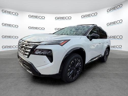 Everest White Pearl/Super Black 2026 Nissan Rogue Platinum
