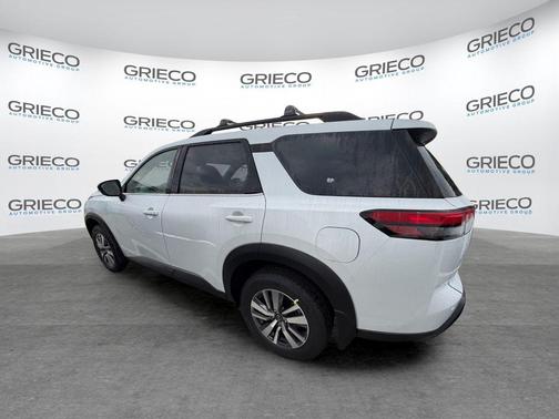 Everest White Pearl Tricoat 2026 Nissan Pathfinder SL