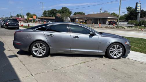 2013 Jaguar XJ Base