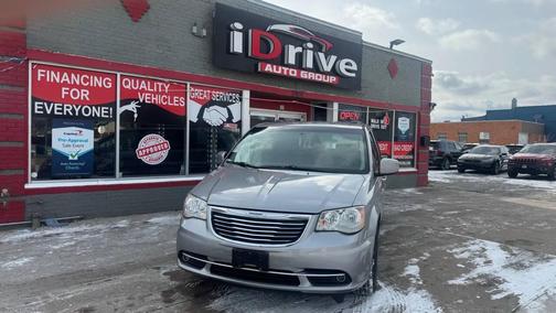 Billet Silver Metallic Clearcoat 2015 Chrysler Town & Country Touring Passenger Van