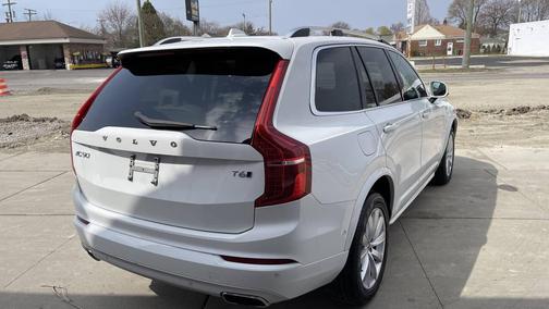 2016 Volvo XC90 T6 Momentum