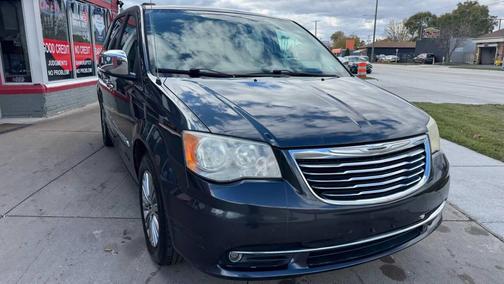 2013 Chrysler Town & Country Touring-L