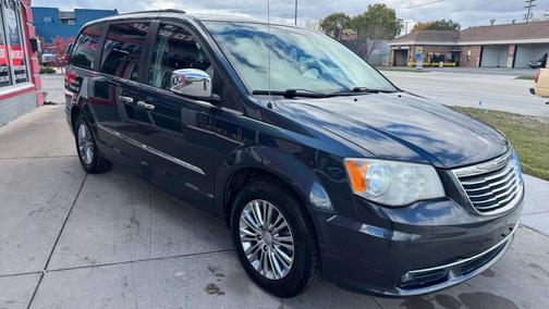 2013 Chrysler Town & Country Touring-L