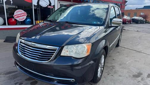 2013 Chrysler Town & Country Touring-L