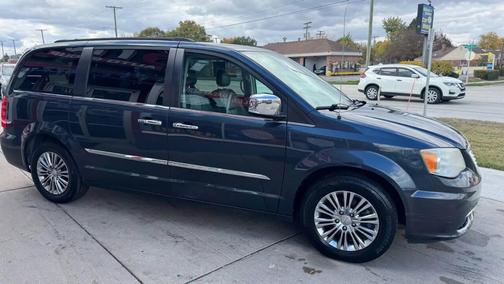 2013 Chrysler Town & Country Touring-L