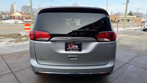 2017 Chrysler Pacifica Touring-L
