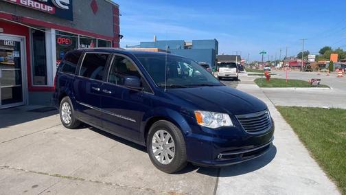 2016 Chrysler Town & Country Touring