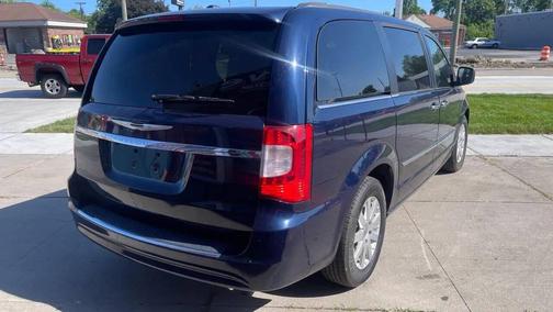 2016 Chrysler Town & Country Touring