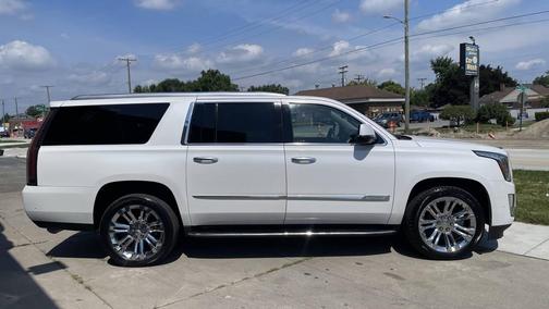 2018 Cadillac Escalade ESV Luxury