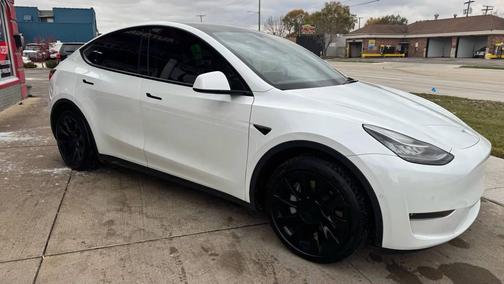 2022 Tesla Model Y Long Range Dual Motor All-Wheel Drive
