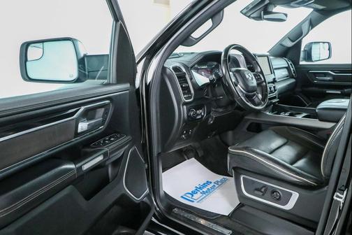 Diamond Black Crystal Pearlcoat 2021 RAM 1500 Laramie