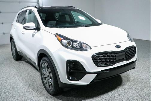 Snow White Pearl 2022 Kia Sportage S