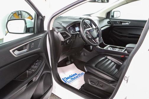 White 2023 Ford Edge SEL