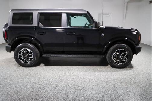Shadow Black 2022 Ford Bronco Outer Banks