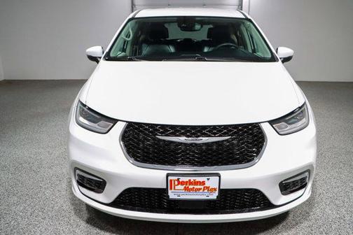 Bright White Clearcoat 2023 Chrysler Pacifica Touring L