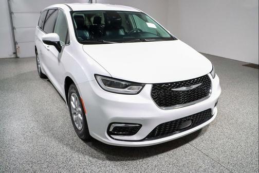 Bright White Clearcoat 2023 Chrysler Pacifica Touring L
