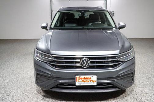 Platinum Gray Metallic 2023 Volkswagen Tiguan 2.0T SE