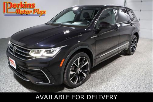 Deep Black Pearl 2022 Volkswagen Tiguan 2.0T SEL R-Line 4MOTION