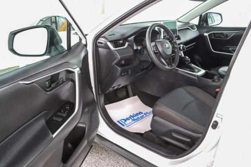 Ice Cap 2023 Toyota RAV4 LE