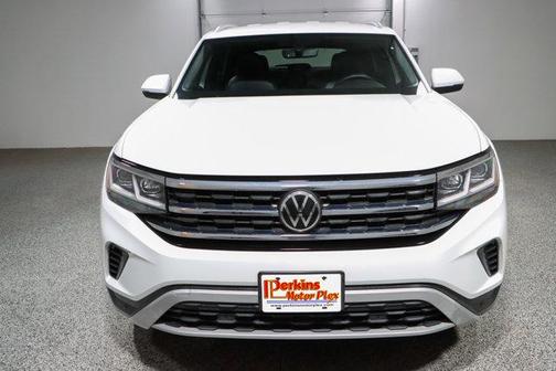 Pure White 2022 Volkswagen Atlas Cross Sport 3.6L V6 SE w/Technology