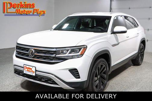 Pure White 2022 Volkswagen Atlas Cross Sport 3.6L V6 SE w/Technology