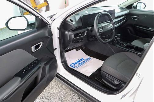 Snow White Pearl 2025 Kia K4 LXS