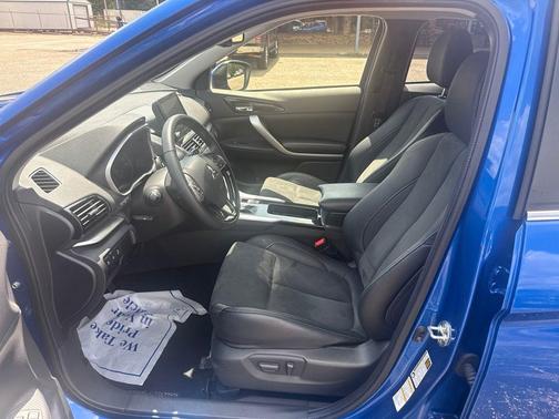 Lightning Blue Metallic 2025 Mitsubishi Eclipse Cross SE
