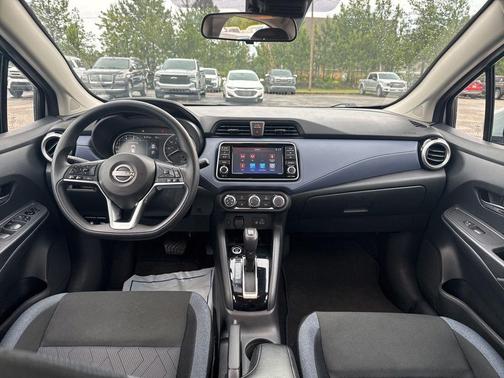 Brilliant Silver Metallic 2024 Nissan Versa 1.6 SV