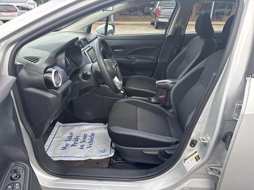 Brilliant Silver Metallic 2024 Nissan Versa 1.6 SV