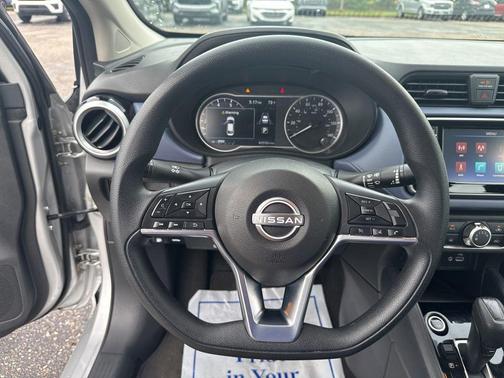Brilliant Silver Metallic 2024 Nissan Versa 1.6 SV