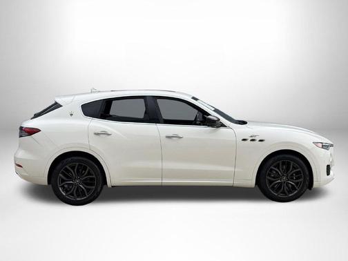 Bianco 2024 Maserati Levante GT Ultima