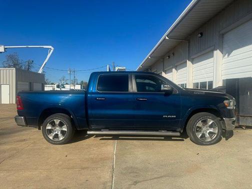 2020 RAM 1500 Laramie Crew Cab 4x2 57' Box