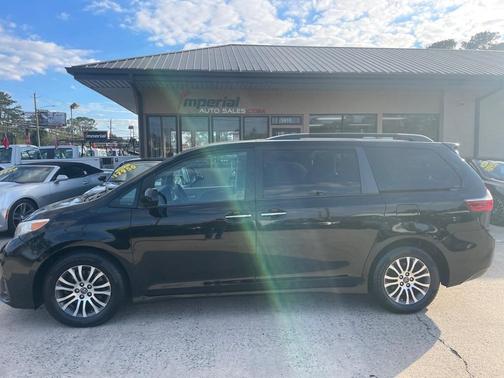 2018 Toyota Sienna XLE