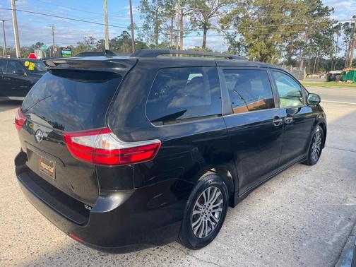 2018 Toyota Sienna XLE