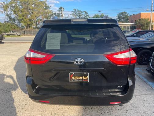 2018 Toyota Sienna XLE